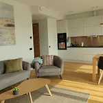 Rannaaeaerne Modernne Korter Uues Majas شقة