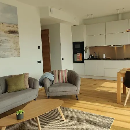 Rannaaeaerne Modernne Korter Uues Majas Appartement