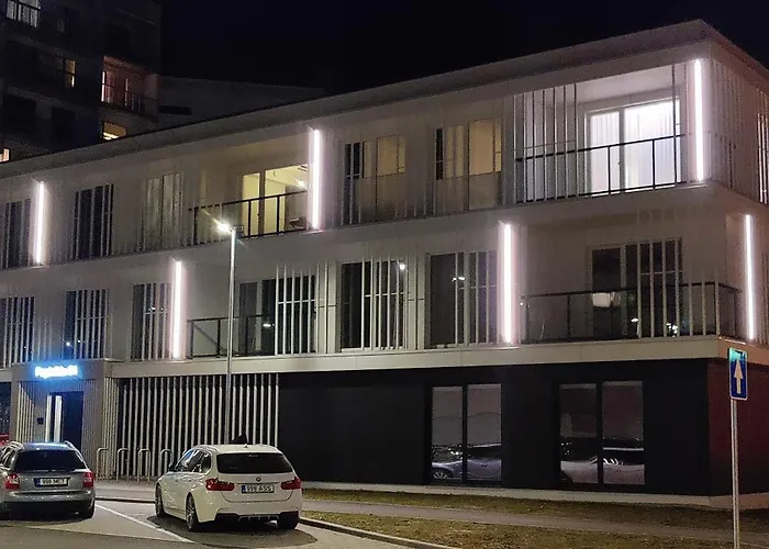 Rannaaeaerne Modernne Korter Uues Majas Korter