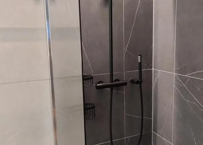 Rannaaeaerne Modernne Korter Uues Majas *