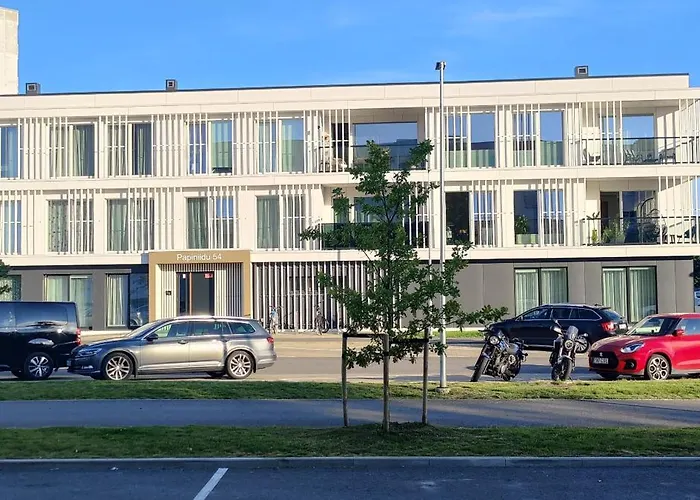 Rannaaeaerne Modernne Korter Uues Majas Parnu