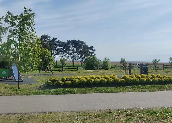 Rannaaeaerne Modernne Korter Uues Majas Korter